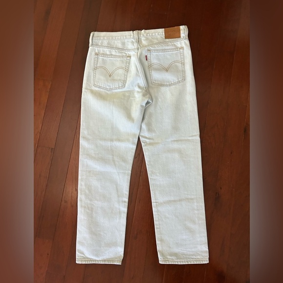 Levi's Wedgie Straight high rise one knee cutoff Jeans 29 x 28 light denim nwot - Picture 7 of 12